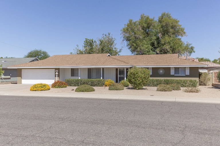 Photo 1 of 25 - 5814 W Frier Dr, Glendale, AZ 85301