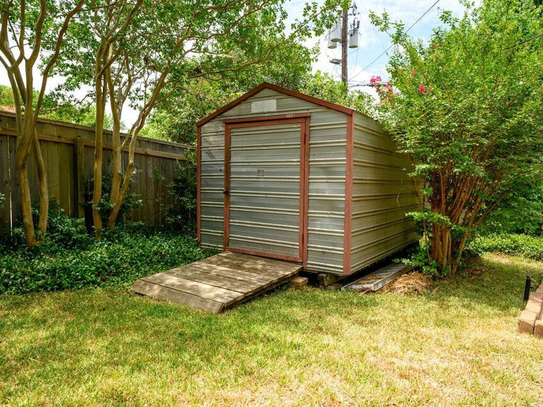 Photo 40 of 40 - 8800 Spring Lake Dr, Austin, TX 78750