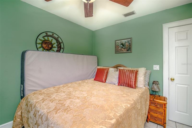Photo 24 of 57 - 711 Bayshore Dr, Tarpon Springs, FL 34689