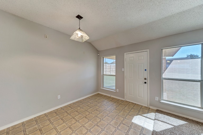 Photo 10 of 27 - 909 Ryanfield Ct, Burleson, TX 76028