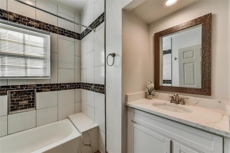 Photo 10 of 19 - 920 S Edgefield Ave, Dallas, TX 75208