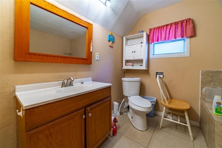 Photo 31 of 51 - 6704 50th Ave N, Saint Petersburg, FL 33709