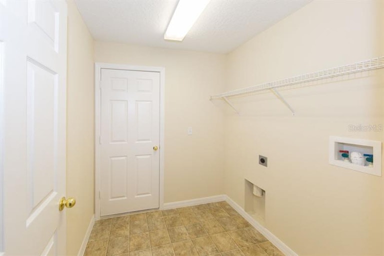 Photo 13 of 17 - 4085 Waltham Forest Dr, Tavares, FL 32778