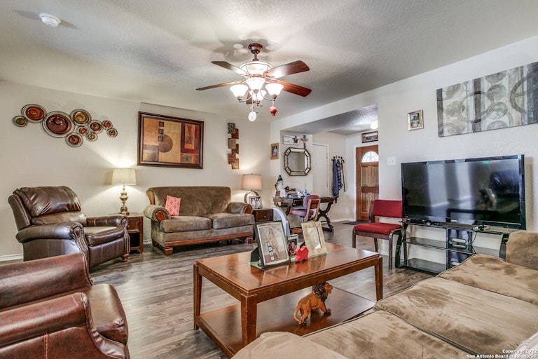 Photo 7 of 21 - 1419 Range Fld, San Antonio, TX 78245