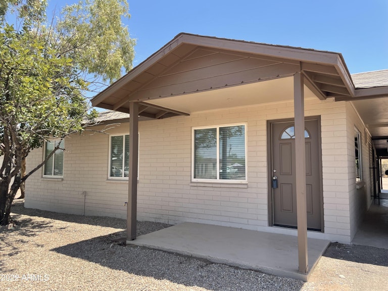 Photo 2 of 18 - 347 N Thunderbird Dr, Apache Junction, AZ 85120
