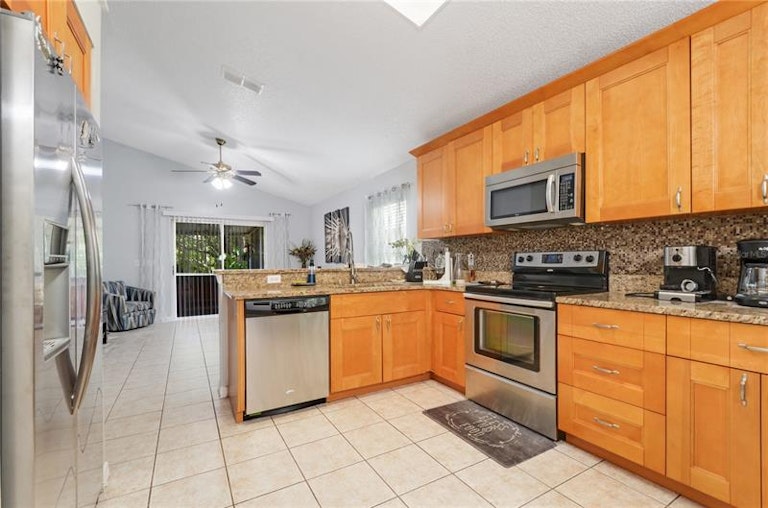 Photo 15 of 33 - 3829 Pickwick Dr, Orlando, FL 32817