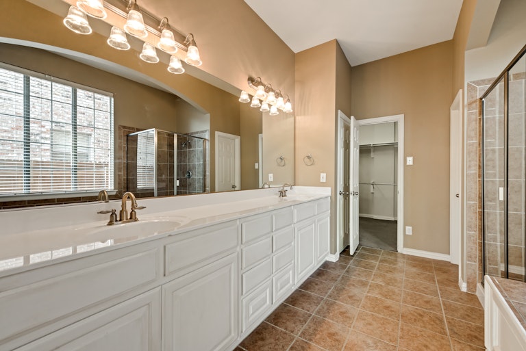 Photo 17 of 30 - 6947 Navigation Dr, Grand Prairie, TX 75054
