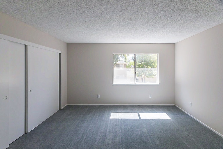 Photo 16 of 23 - 717 Walnut Dr, Lake Elsinore, CA 92530