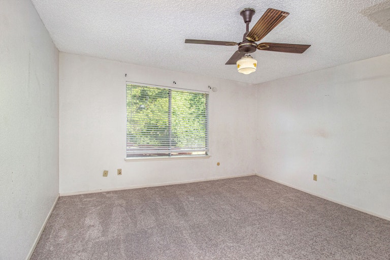 Photo 12 of 17 - 7802 Del Glen Ln, Houston, TX 77072
