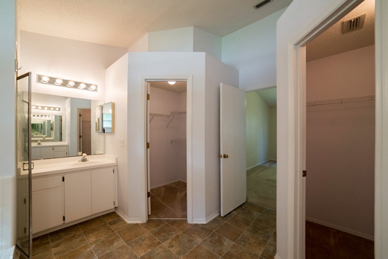 Photo 13 of 22 - 8708 Black Creek Blvd, Orlando, FL 32829