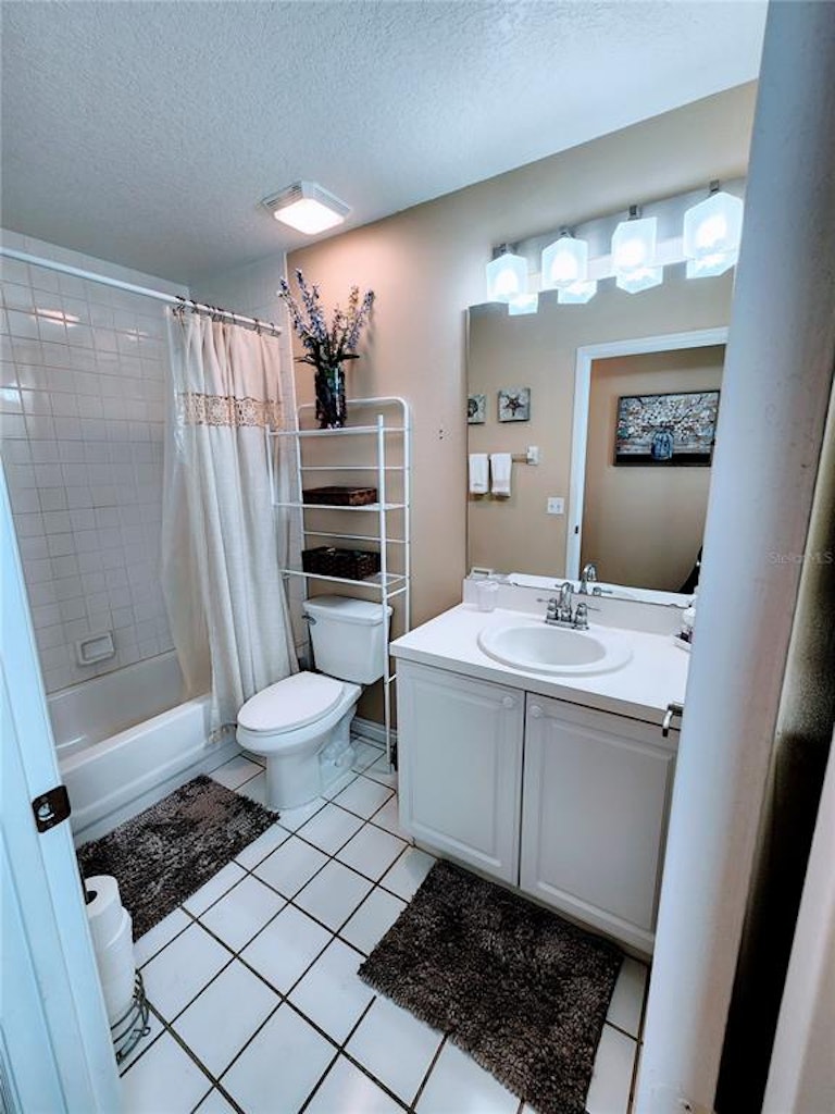 Photo 10 of 34 - 2652 Hawthorne Ln, Kissimmee, FL 34743
