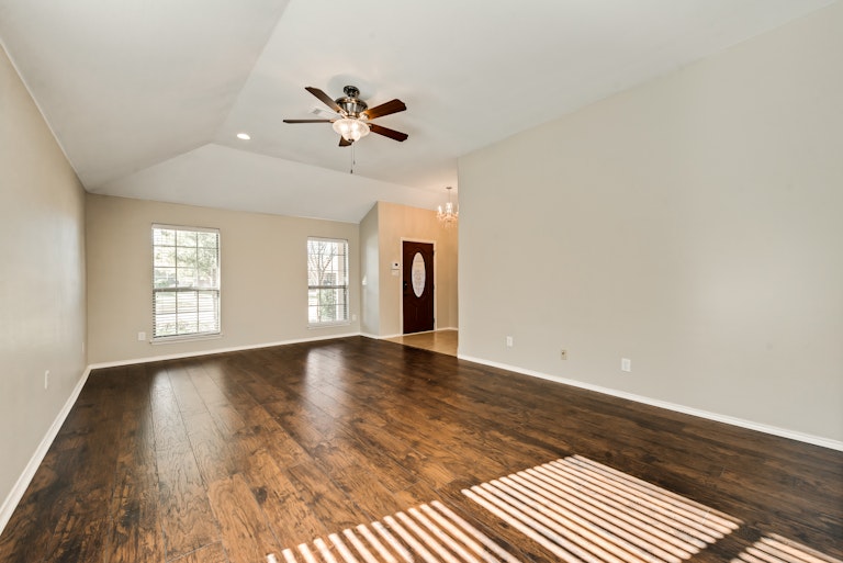 Photo 5 of 27 - 8508 Minturn Dr, Fort Worth, TX 76131