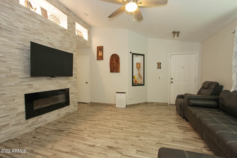 Photo 26 of 44 - 3048 W Zachary Dr, Phoenix, AZ 85027