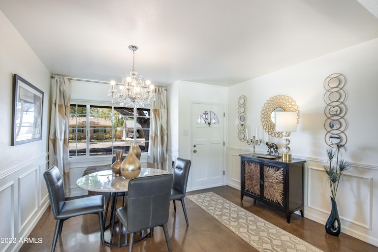 Photo 10 of 38 - 2452 E Highland Ave, Phoenix, AZ 85016