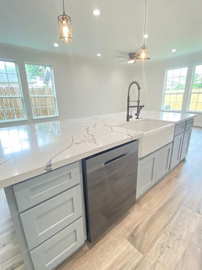 Photo 8 of 34 - 7320 Avenue J, Houston, TX 77011