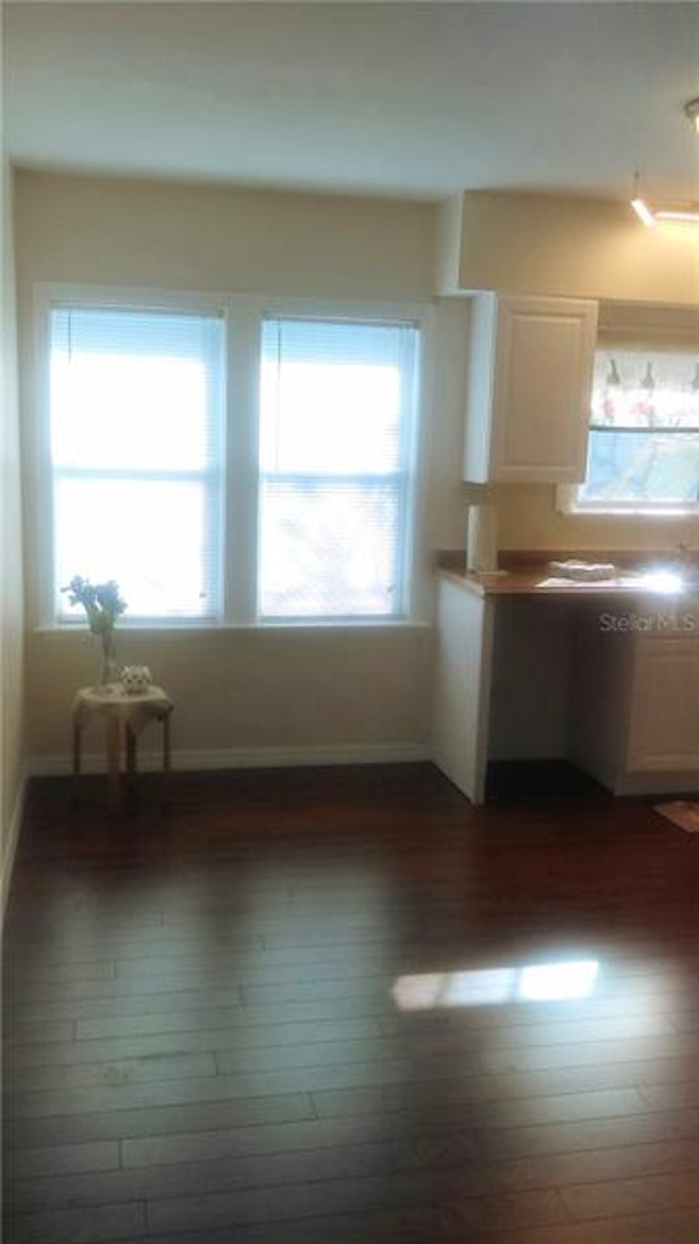 Photo 11 of 16 - 2435 10th St S, Saint Petersburg, FL 33705