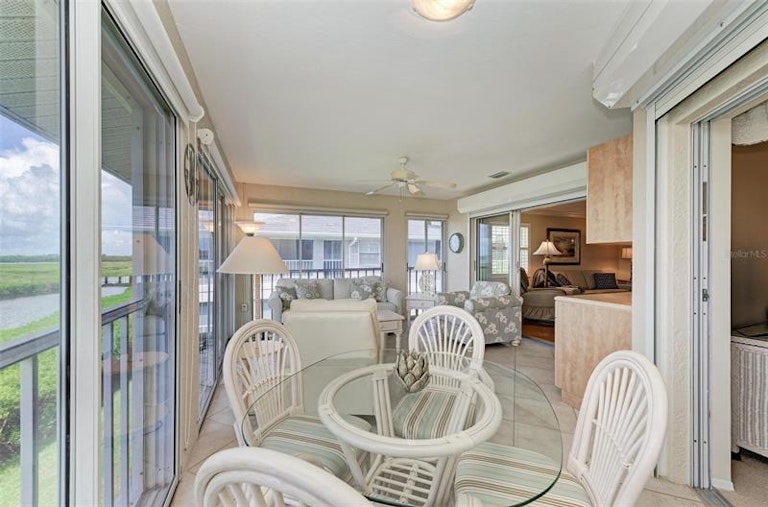Photo 5 of 56 - 1247 Edgewater Cir #1247, Bradenton, FL 34209