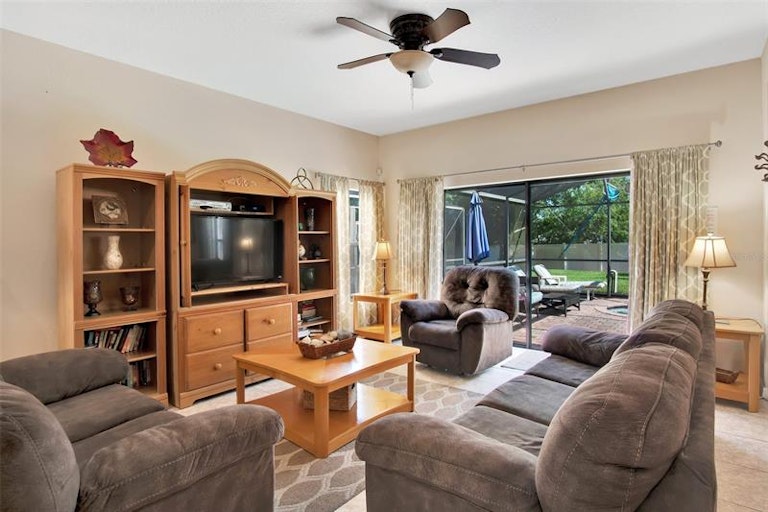 Photo 11 of 33 - 134 Sandy Point Way, Clermont, FL 34714