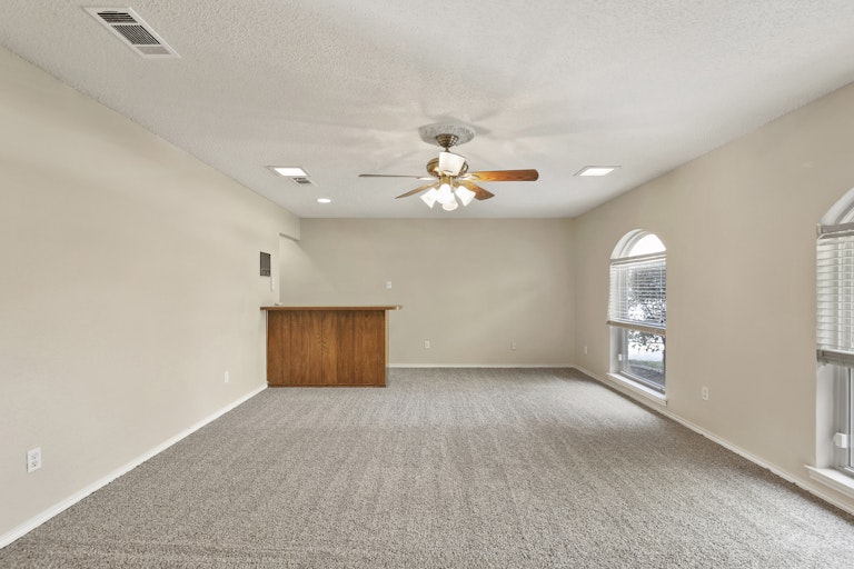 Photo 18 of 25 - 4651 Blue Sage Ct, Fort Worth, TX 76132
