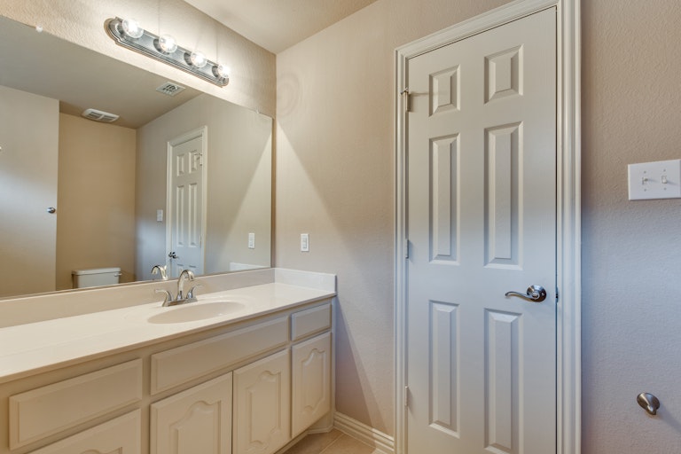 Photo 34 of 38 - 14017 Blueberry Hill Dr, Little Elm, TX 75068