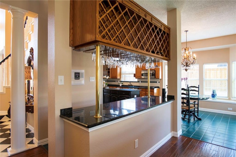 Photo 11 of 40 - 706 Cottonwood Bend Dr, Allen, TX 75002
