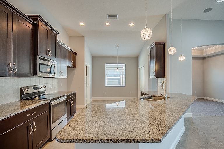 Photo 10 of 29 - 12104 Rambling Stream Dr, Riverview, FL 33579