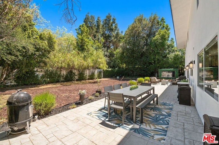 Photo 35 of 37 - 22334 Liberty Bell Rd, Calabasas, CA 91302