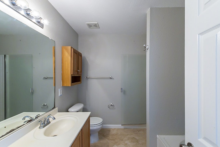 Photo 6 of 20 - 1425 Waterford Dr, Little Elm, TX 75068