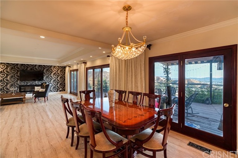 Photo 9 of 36 - 10366 Ormond St, Sunland, CA 91040