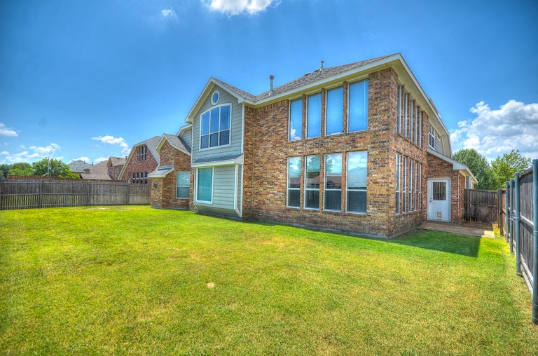 Photo 6 of 43 - 9714 Pinehurst Dr, Rowlett, TX 75089