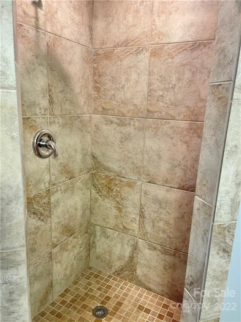 Photo 19 of 37 - 14108 Mill House Dr, Matthews, NC 28105