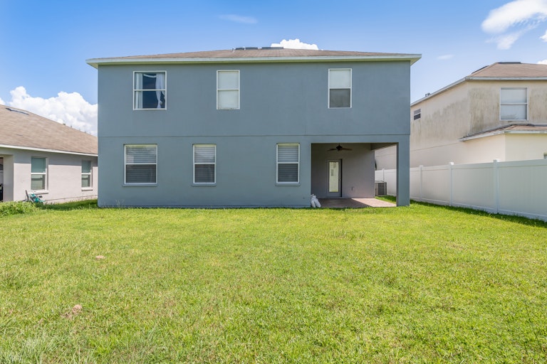 Photo 7 of 17 - 8443 Carriage Pointe Dr, Gibsonton, FL 33534