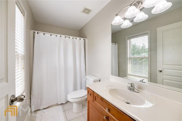 Photo 29 of 71 - 6021 Stillwater Pl, Flowery Branch, GA 30542
