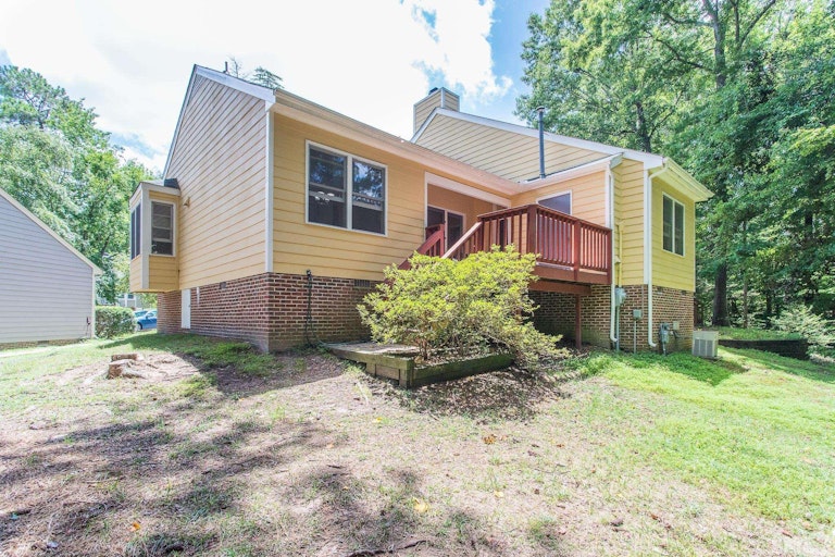 Photo 4 of 26 - 19 Kings Mount Ct, Durham, NC 27713