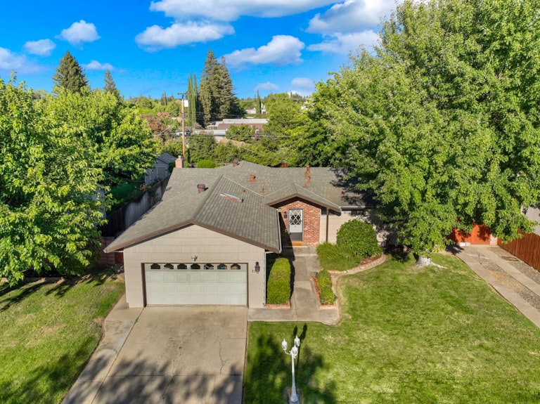Photo 3 of 52 - 2118 Eric Rd, Carmichael, CA 95608