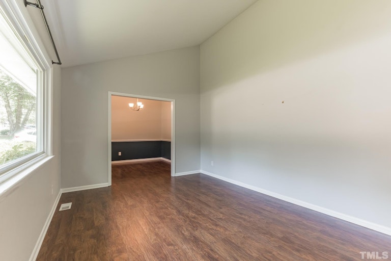Photo 4 of 30 - 5313 Old Forge Cir, Raleigh, NC 27609
