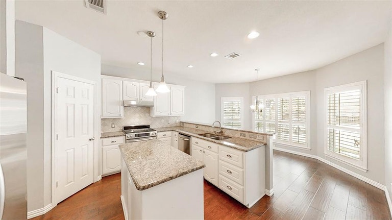 Photo 8 of 34 - 1800 Tara Ct, Flower Mound, TX 75028