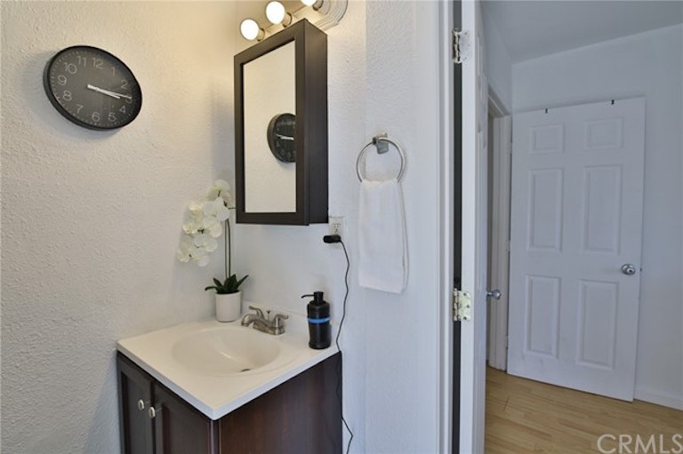 Photo 15 of 31 - 601 W 108th St, Los Angeles, CA 90044