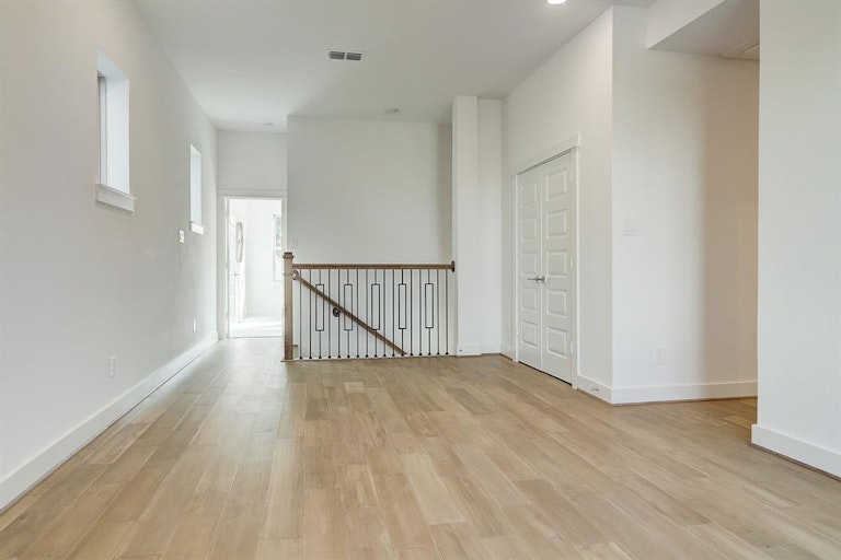 Photo 13 of 24 - 1729 Leilani Dr, Houston, TX 77055