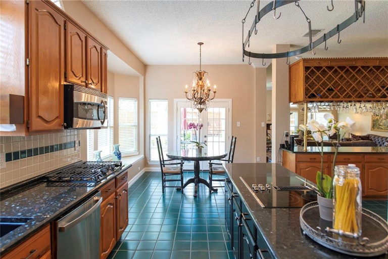 Photo 16 of 40 - 706 Cottonwood Bend Dr, Allen, TX 75002