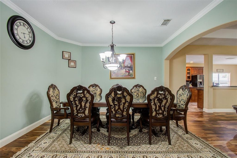 Photo 10 of 49 - 4476 Chestnut Cir, Friendswood, TX 77546