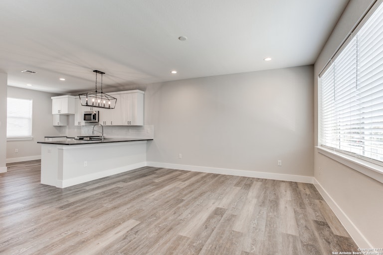 Photo 16 of 26 - 1618 W Lawndale Dr #5, San Antonio, TX 78209