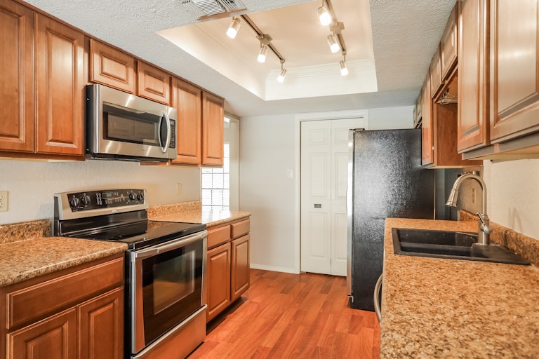 Photo 15 of 27 - 13903 Lone Tree St, San Antonio, TX 78247
