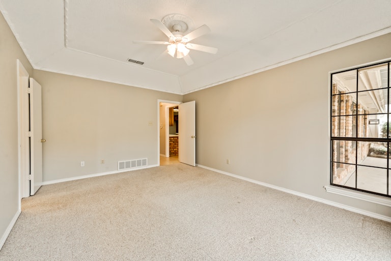 Photo 17 of 27 - 1310 Highland Dr, Mansfield, TX 76063