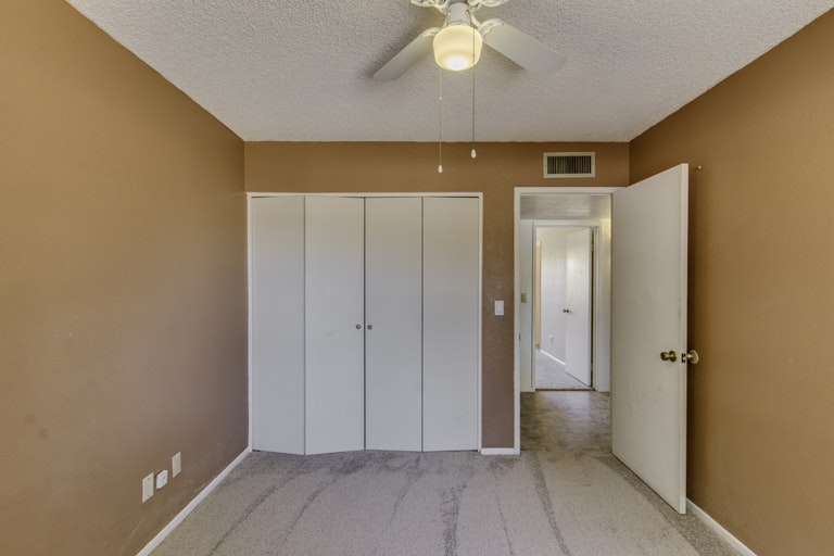 Photo 23 of 33 - 5404 W Barbara Ave, Glendale, AZ 85302