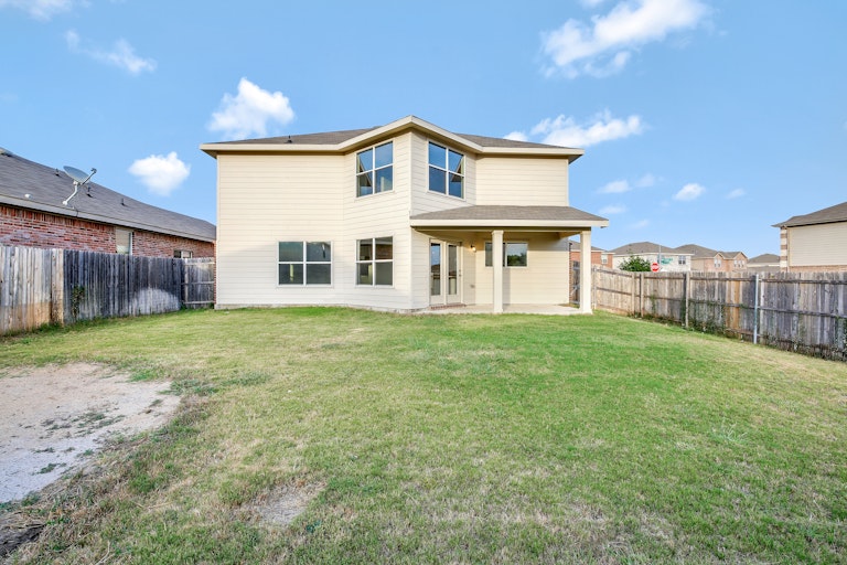 Photo 4 of 25 - 8601 Star Thistle Dr, Fort Worth, TX 76179