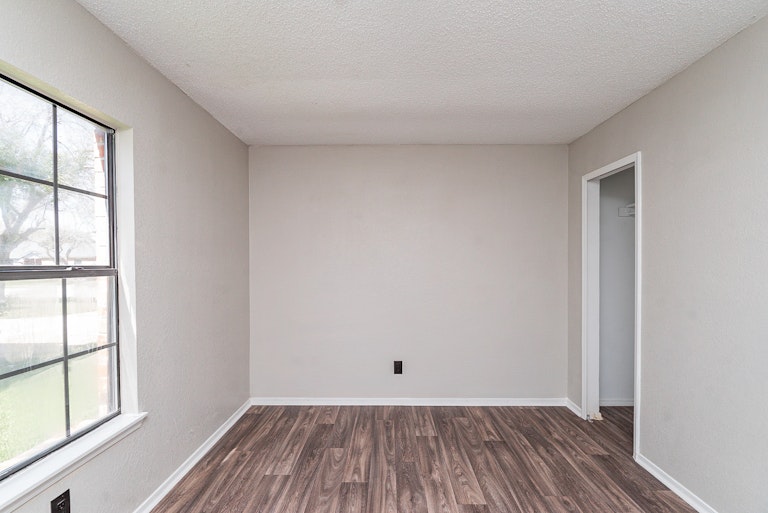 Photo 18 of 23 - 507 Redbud Dr, Forney, TX 75126