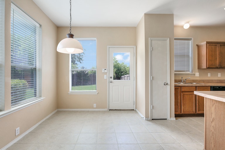 Photo 13 of 26 - 10864 Astor Dr, Fort Worth, TX 76244