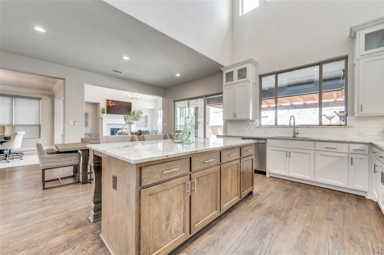 Photo 16 of 40 - 2627 Seabiscuit Rd, Celina, TX 75009