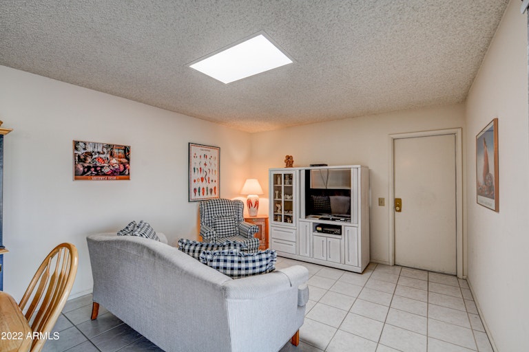 Photo 4 of 32 - 14444 N Lakeforest Dr, Sun City, AZ 85351
